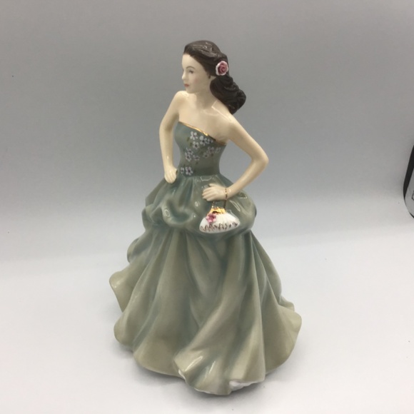Royal Doulton Happy Birthday 2013 Pretty Ladies Figurine of the year HN5587. - Picture 3 of 7